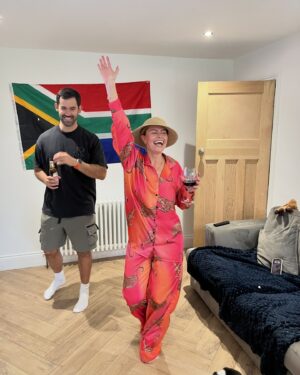 Victoria Spence Instagram - A DREAM COME TRUE 😭😭😭😭😭

After surprising mike with a trip to New York for his 30th 6 years ago, he's always told me my 30th is going to top it, and I think he's outdone any trip ill ever go on for the rest of my life 🥹 and to top it off, my mum and dad are sending us on a safari while we're there! 

Only 85 days to wait🙇🏼‍♀️ but first, I'm heading to host my first abroad retreat in Greece tomorrow 💃🏼💃🏼 I've been so stressy and obsessy about everything for the retreat, so this was the perfect suprise to help me let go and get excited ❤️#surprise #30thbirthday #southafrica