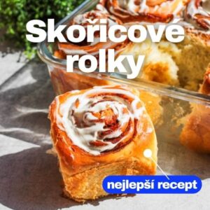 Viktorie Hrazdílková Instagram - Kdo vyzkouší? 🤗❤️ 

SKOŘICOVÉ ROLKY 😋🥰👩‍🍳🧑‍🍳 

Těsto:
🐌 250g mouky
🐌 30g cukru moučka
🐌 140ml vlažného mléka
🐌 1 malé vejce S
🐌 špetka soli
🐌 1ČL sušeného droždí
🐌 30ml oleje 

Náplň:
🧈 40g rozpuštěného másla
🧈 40g třtinového cukru
🧈 1 PL skořice 

Poleva: 1PL žervé, 1ČL citronové šťávy, 1ČL cukru, 1PL smetany 

Postup: Smíchej mouku, cukr, špetku soli a následně přidej vejce, vlažné mléko a sušené droždí. Krátce promíchej (nejlépe 1min v robotu) a následně přidej olej. Těsto poté nechej zpracovávat 10 min. Zpracované těsto přikryj potravinovou fólií a nechej kynout na teplém místě (ideál 30°C) 1 hodinu. Vykynuté těsto opravdu jen lehce pomoučej (cca 1ČL mouky) a rozválej do tvaru obdélníku. Rozválené těsto potři náplní z másla, cukru a skořice a rozkrájej na 6 až 8 pruhů, které zabal do tvaru rolky - šneka 🐌😅. Rolky poté vyskládej do pekáčku, opět zakryj potravinovou fólií a nechej ještě 30 min dokynout. Poté dej péct do předem vyhřáté trouby na 160°C/30 minut. Ještě horké rolky potři smíchanou polevou a pak už jen vychutnávej 🤗😋👌👩‍🍳🧑‍🍳❤️. 

Baví tě mé recepty?👩‍🍳 Podpoř mou tvorbu ❤, sdílením a milým komentem 🥰. 

Chceš mít mé rychlé recepty přehledně a pohromadě 👉 podpoř mou tvorbu a objednej si mou NOVOU kuchařku jen za 169 Kč na webu 𝗳𝗶𝘁𝘃𝗶𝗸𝗶.𝗰𝘇 👩‍🍳📖😋 

Chceš začít cvičit doma efektivně s viditelnými výsledky? Mrkni na web 𝗳𝗶𝘁𝘃𝗶𝗸𝗶.𝗰𝘇 a začni se mnou cvičit podle VIP členství - nyní jen za 199Kč / měsíc 💪❤️. 

Nutriční hodnoty 1ks (1/6):
B: 7,4g
S: 45g
T: 12,8g
325 kcal 

#cinnamonroll #cinnamonbun #skoricoverolky #skoricovesneky #buchta #snidane #dnessnidam #dezert  #kynutetesto #moucnik #dnespecu #jidlo #dnesjim #dnesjem #skorice #rychlerecepty #sladke #czechfitnessgirl #recepty #czechgirl #jedlo #jidlo #toprecepty #foodblogger #foodlover #inspirace #motivace #recept #cinnamon