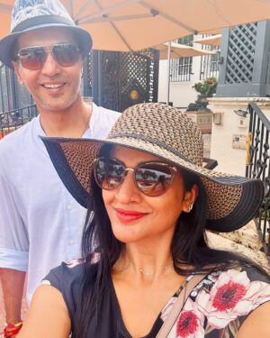 Vimala Raman Instagram - What happens in Miami … 😎🙃🧿
.
.
.
#miami #miamibeach #couplegoals #coupletravel #vacay #exploremore #love #beachstyle #swim #beachbabe #actor #actress #vinayrai #vimalaraman