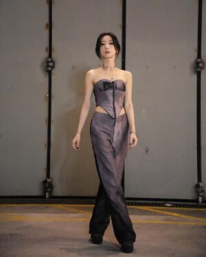 Vincy Chan Instagram - 天氣炎熱，怕凍嘅我都可以着清涼少少😬

Hair @myos_zivyeung 
makeup @melodychiumakeup 
Outfit @rickyywong_official 
Accessories @charleskeithofficial