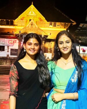 Vindhuja Vikraman Instagram - Happy 1st Atham❤️to all dear keralites 🤗🫶
#onam #festival #keraladiaries
..
.
.

.
#onam
#festival #vibes #padmanabhaswamytemple #kerala #keralatourism #friends #temple #travel #love #traditional #vindhujavikraman #maheshwarivaddi #mahi #mahe #actors #tv #artist #bff #travelgoals