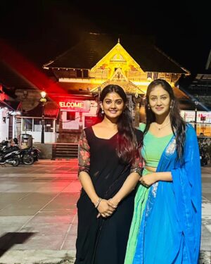 Vindhuja Vikraman Instagram - Happy 1st Atham❤️to all dear keralites 🤗🫶
#onam #festival #keraladiaries
..
.
.

.
#onam
#festival #vibes #padmanabhaswamytemple #kerala #keralatourism #friends #temple #travel #love #traditional #vindhujavikraman #maheshwarivaddi #mahi #mahe #actors #tv #artist #bff #travelgoals