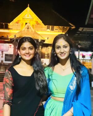 Vindhuja Vikraman Instagram - Happy 1st Atham❤️to all dear keralites 🤗🫶
#onam #festival #keraladiaries
..
.
.

.
#onam
#festival #vibes #padmanabhaswamytemple #kerala #keralatourism #friends #temple #travel #love #traditional #vindhujavikraman #maheshwarivaddi #mahi #mahe #actors #tv #artist #bff #travelgoals
