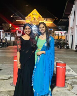 Vindhuja Vikraman Instagram - Happy 1st Atham❤️to all dear keralites 🤗🫶
#onam #festival #keraladiaries
..
.
.

.
#onam
#festival #vibes #padmanabhaswamytemple #kerala #keralatourism #friends #temple #travel #love #traditional #vindhujavikraman #maheshwarivaddi #mahi #mahe #actors #tv #artist #bff #travelgoals