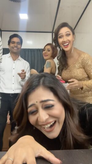 Vishavpreet Kaur Instagram - Ye blooper hai actual wala iske baad aaega🤣
#gangjubileetalkies #junbileetalkies #sonytv 
.
.
.
#2024 
#1secreel  #onset