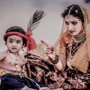 Vishnu Priya Instagram - శ్రీ కృష్ణాష్టమి శుభాకాంక్షలు 💐 🦚 
.
.
.
#throwbackpictures #krishnashtami #mother #son #blessed #thankyou #photoshoot #photographer #photogram #photographers #instagram #instalove #instadaily #instamood #instafashion #thankyou❤️ #loveyouall