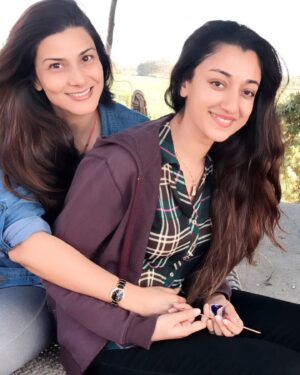 Vivana Singh Instagram - Bhai aur behen donno takkat hain yeah meri 🧿🙏🏻♥️

Shukrana Guruji 🧿🙏🏻♥️
last photo ( HAPPY RAKSHABANDAN
 TO MY MAMAJI FROM MUMMY ♥️🧿🙏🏻) 

#instagood #instagram #instalike #insta #rakhi #rakshabandhan #bhai #behen #purebond #of #love #care #🧿 #gratitude #🙏🏻