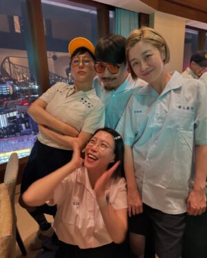 Vivi Lee Instagram - 長大後才知道當學生時的無憂無慮是什麼😌

#happypeoplehappylife #crazybit❤️ches