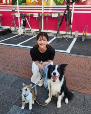 Wakana Matsumoto Instagram - .

.
西園寺さんは家事をしない
以前お約束した追加の写真とひうら先生が描いてくださった西園寺さんの絵をアップさせていただきます！

この投稿にも流れている主題歌🍓
BUMP OF CHICKENさん
「strawberry」
この楽曲の最初の一音が響いた瞬間、ドラマの世界観と超絶リンクしエンディングで大きな渦を巻き起こした魔法の曲でした。
素敵な楽曲を本当にありがとうございました！

そして、西園寺さんは家事をしないのDVDとBlu-rayBOXが発売されます！
TVer 1、2、3話、最終話配信中
U-NEXT 全話配信中
と、まだまだお楽しみいただけますので是非ご視聴ください🫶

では、改めまして本当にありがとうございました🥰
