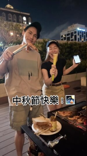 Windie Chang Instagram - 中秋節快樂！🎑

烤肉也不忘感謝大家支持

《含笑死去》YT點閱率破三萬啦😻🙌🏼

還沒跟上的這邊請👇🏼
https://youtu.be/hXmV1qGrezM?si=8Cv-WPaFoCiJFWh3

跟 @windienikki 來個原版的live隨興唱！

#中秋節快樂
#月圓人不圓
#祝大家都吃不胖