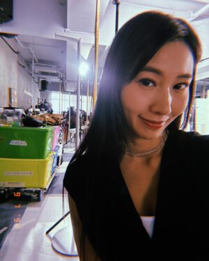 Xenia Chong Instagram - 🖤🖤🖤
分享一下早前的工作照吧🫶🏻
#xeniachong 
#hkig #hkactor
#followme #莊韻澄 
#loveisintheair