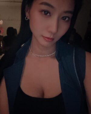 Xenia Chong Instagram - 🖤🖤🖤
分享一下早前的工作照吧🫶🏻
#xeniachong 
#hkig #hkactor
#followme #莊韻澄 
#loveisintheair