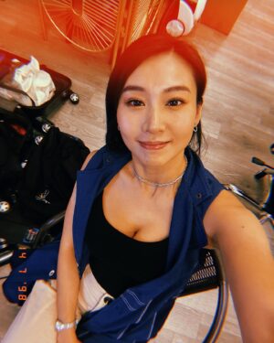 Xenia Chong Instagram - 🖤🖤🖤
分享一下早前的工作照吧🫶🏻
#xeniachong 
#hkig #hkactor
#followme #莊韻澄 
#loveisintheair