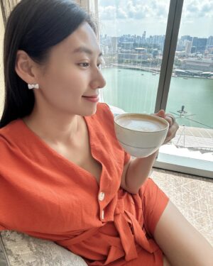 Xenia Chong Instagram - 🧡🧡🧡
美好的9月份開始了✈️
工作順利🙏🏻
滿滿感恩🫶🏻
#xeniachong 
#hkig #hkactor
#followme #莊韻澄 
#loveisintheair