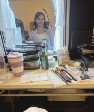 Xenia Chong Instagram - 🖤🖤🖤
分享一下早前的工作照吧🫶🏻
#xeniachong 
#hkig #hkactor
#followme #莊韻澄 
#loveisintheair