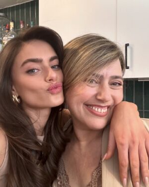 Yael Shelbia Instagram - חוגגת 23 היום 
ומודה על כל הדברים הטובים שאלוהים העניק לי . 
על משפחה ,בריאות , שמחה ,עשייה ואהבה אמיתית . אני לא צריכה יותר מזה כלום תודה ♥️