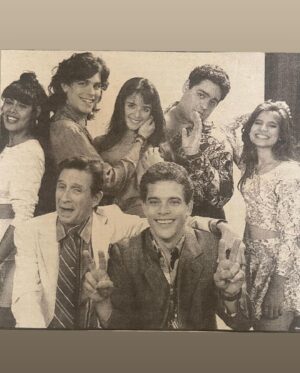 Yamaris Latorre Instagram - Conocí a @raulcarbonelloficial en los 90’s, aunque ya lo había visto en los programas de TV. 😜 Siempre me pareció genial… Cuando lo conocí, verlo en acción fue impresionante: como desarrollaba los personajes, como los defendía y los conocía a fondo, lo diferentes que son cada uno, su capacidad de memoria, su inteligencia, capacidad de improvisación y energía única. 💫 ¡Uno de los grandes!!! 💪Importante su trabajo, no solo en la
comedia, si no también en el drama. No tengo fotos de cuando fuimos los invitados de “Los Rayos Gama” pero fue grato compartir con el sobre las tablas.  Ahora se nos dio otra vez. Te admiro amigo querido. 😊 Ven tu también a disfrutar de su talento en PAPO 2024. Un vacilón político en año de elecciones donde, entre risas, se dice la verdad… 
Este sábado 🗓️ 24 de agosto continuamos la gira en 📌San Sebastián (su Centro de Bellas Artes) Con unos compañeros maravillosos… ¡Vengan a divertirse…no se la pierdan! 
Boletos 🎟️ en ticketera
@juanr.wardcid 
@raulcarbonelloficial 
@julioramospr 
@joealisfilippetti 
@marioe.rochemorales 
@cruzherbert68 
@lynnsalas17 
@alexandrafuentes 
@anibalrubiorodriguez