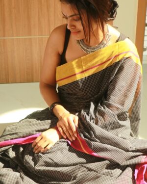 Yamuna Chinnadurai Instagram - Selaiyum Ravikaiyum the saree made with love 
Saree : patteda anchu 
Order through our website 
Link in bio 
@selaiyum_ravikaiyum