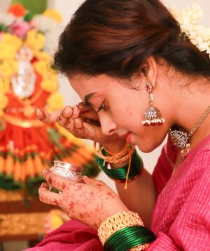 Yamuna Chinnadurai Instagram - SOLDOUT 

#varalakshmiviratham 
Pooja items @pookadai.co.in 
Saree @selaiyum_ravikaiyum 
Jewels @kabijewellery