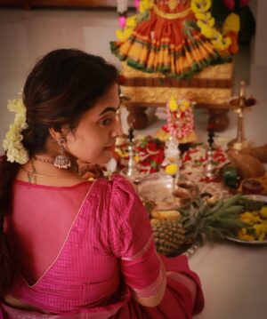 Yamuna Chinnadurai Instagram - SOLDOUT 

#varalakshmiviratham 
Pooja items @pookadai.co.in 
Saree @selaiyum_ravikaiyum 
Jewels @kabijewellery