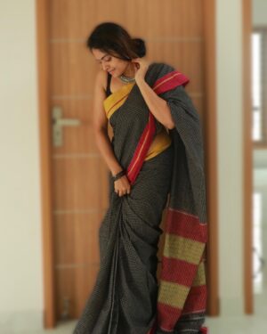 Yamuna Chinnadurai Instagram - Selaiyum Ravikaiyum the saree made with love 
Saree : patteda anchu 
Order through our website 
Link in bio 
@selaiyum_ravikaiyum