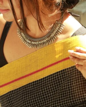 Yamuna Chinnadurai Instagram - Selaiyum Ravikaiyum the saree made with love 
Saree : patteda anchu 
Order through our website 
Link in bio 
@selaiyum_ravikaiyum
