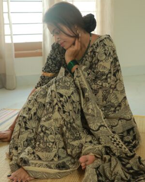Yamuna Chinnadurai Instagram - Selaiyum Ravikaiyum the saree made with love 
#penkalamkari #kalamkariwithyamuna 
Link in bio for purchase 
For more details check our website