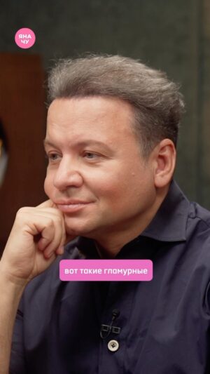 Yana Churikova Instagram - Бумерский айфон @oleshkoaleksandr 

А у вас есть такой?)