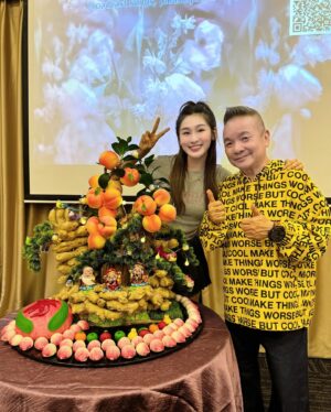 Yang Guang Ke Le Instagram - 彬哥说 如果没来就绝交 🤣
好可爱❤️谢谢长辈们那么疼我~
祝 @marcus.chenjianbin 彬哥生日快乐🎂