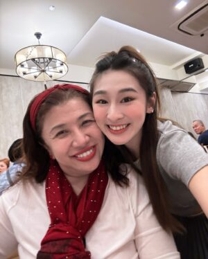 Yang Guang Ke Le Instagram - 彬哥说 如果没来就绝交 🤣
好可爱❤️谢谢长辈们那么疼我~
祝 @marcus.chenjianbin 彬哥生日快乐🎂