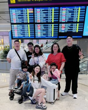 Yang Guang Ke Le Instagram - 努力的原因不就是为了这样吗？
💖💖💖
一家中秋团圆出国✈️🥮🌝👩🏻‍❤️‍👨🏻
