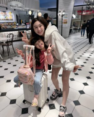 Yang Guang Ke Le Instagram - 努力的原因不就是为了这样吗？
💖💖💖
一家中秋团圆出国✈️🥮🌝👩🏻‍❤️‍👨🏻