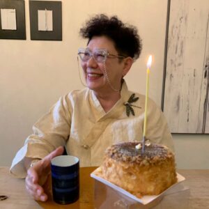 Yang Hee-eun Instagram - 생일 저녁식사 후 마감은
'노영희의 그릇'에서
케익 자르고
빙수로 끄읕!
사진/박미선
#양희은 #박미선