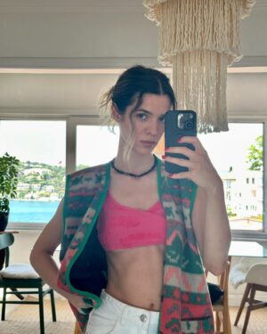 Yaprak Medine Instagram - bugün de bu kadar suratsızım işte.