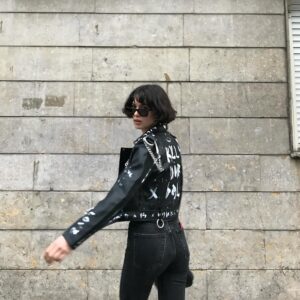 Yaprak Medine Instagram - Fotoğraftaki saçlara dönmek mi saçlarımı aşırı uzatmak mı? Kim ne düşünüyorsa , postun altına 🖤
