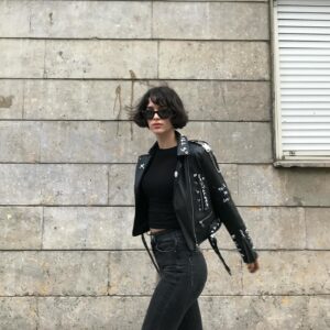 Yaprak Medine Instagram - Fotoğraftaki saçlara dönmek mi saçlarımı aşırı uzatmak mı? Kim ne düşünüyorsa , postun altına 🖤