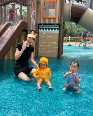 Yoon Soy Instagram - 물놀이놀이터~
무더위에 아이들의 천국에서 ㅋㅋㅋ 어른들이 더 신나는건 뭘까요?
ㅋㅋㅋ 막바지 폭염, 더위 조심하세요~^^
#물놀이놀이터💦 #수영#폭염을 즐기는 방법#일상#가족스타그램