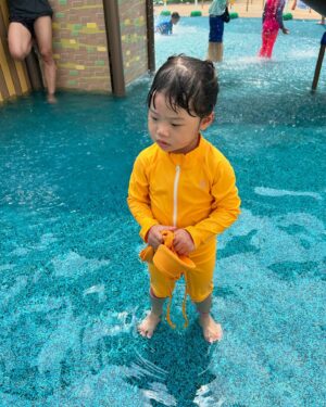 Yoon Soy Instagram - 물놀이놀이터~
무더위에 아이들의 천국에서 ㅋㅋㅋ 어른들이 더 신나는건 뭘까요?
ㅋㅋㅋ 막바지 폭염, 더위 조심하세요~^^
#물놀이놀이터💦 #수영#폭염을 즐기는 방법#일상#가족스타그램