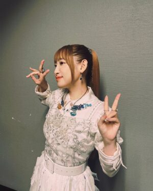 Yoshino Nanjo Instagram - Animelo Summer Live 2024 -Stargazer-
2024/09/01
さいたまスーパーアリーナ
⁡
・・・
⁡
アニサマでした〜！
fripSideコラボ Secret Operation
⁡
グリザイアメドレー
（サヨナラの惑星アニサマver.〜涙流るるまま）
閃 -Sen-
⁡
衣装はfripとのコラボもあったのでSecret Operationでの衣装でした！
⁡
この髪色の明るさでのロングポニテはひょっとして初？？やっぱロングはテンションあがりますね！
ケア大変すぎて地毛でのばすのは無理だけど😂
もちろん嘘毛です！！
⁡
アンコール衣装は、また可愛いジャンスカ作ってもらいました〜！ジャニトラツアーの時の色違いです🥳🌿
⁡
久々のアニサマでしたが、見知ったお顔がたくさんでおしゃべりするのに時間が足りないくらいでした〜笑
⁡
みなさんとのお写真も！
⁡
⁡
📸まずはダンサーさん！
MaiMaiとMarinoさん！
かっこいい閃 -Sen-をありがとうございました！
まいまいはベストの下にNツアーTシャツ仕込んでくれてた🤣
⁡
📸コラボした現fripのひーちゃんとまおまお〜
どんどん進化してく2人のステージカッコ良かったですねー！コラボも楽しかった〜！satさんとバンドさんと写真撮るのすっかり忘れてました😇
#阿部寿世 ちゃん
#上杉真央 ちゃん
#fripSide
⁡
📸みのりん✨
美しかった〜！カッコ良かった〜！可愛かった〜👼
みのりんいてくれて本当に癒されたし安心できました〜！一緒の日で嬉しかったなあ！
#茅原実里 さん
⁡
📸ともちゃん！
久しぶりに会えて嬉しかった〜！
いつも元気なともちゃんはエネルギーに満ち満ちてて、大きな存在に思えてるから、並んだ時に自分より小柄さんだったことに改めて驚きを隠せなかった🤣昨日も元気もらったーーーっっ！
#黒沢ともよ ちゃん
⁡
📸しょーたくん
写真撮りましょーって言ってくれたんだけど（ありがとう🙏）あまりにも美しすぎたのでアー写っぽく撮ろうよ〜って提案したところめっちゃ乗ってくれて楽しかった笑 いやわたしも笑顔じゃないので撮れば良かった！！！
#蒼井翔太 くん
⁡
📸姉妹ず😇にゃーちゃん美春ちゃん
可愛い姉妹が移動してたので誘拐して写真撮ってきました笑 言うことハモるし笑い方おんなじだしで可愛すぎまして、ご両親に感謝をお伝えくださいとコメントするただの変な人になってしまいましたありがとう尊いよ‥
#鈴木愛奈 ちゃん
#花井美春 ちゃん
⁡
📸ゆーまくん
りなちゃんが可愛いって話とff14の話をずっとしていました笑 
#内田雄馬 くん
⁡
⁡
タイミング悪くスマホ持ってなくて写真とれなかったけど、（土屋）李央ちゃんともお話できて楽しかった〜✨
⁡
⁡
ステージもとにかく熱くて、アニサマはずっとこの熱量なんだなあとしみじみしてしまいました。
TRUEさんがオールラインナップ前の整列中に、夏が終わっちゃったなぁってポツリと言っていたのがお綺麗で儚くてなんとも印象的でした。
⁡
⁡
⁡
次はABEMAアニメ祭り「上坂すみれプレゼンツ大人女子博」かな？！どんなイベントになるんだろー笑 たのしみ！
⁡
⁡
おまけ
まいまいとメイクのことみさんが笑いながらなんか撮ってるなーと思ったらこれ笑
⁡
・・・
⁡
ヘアメイク @1129kotomi ことみさん
スタイリスト 前田千佳子さん