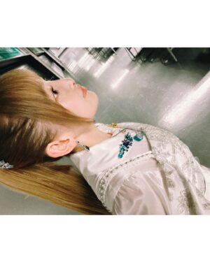 Yoshino Nanjo Instagram - Animelo Summer Live 2024 -Stargazer-
2024/09/01
さいたまスーパーアリーナ
⁡
・・・
⁡
アニサマでした〜！
fripSideコラボ Secret Operation
⁡
グリザイアメドレー
（サヨナラの惑星アニサマver.〜涙流るるまま）
閃 -Sen-
⁡
衣装はfripとのコラボもあったのでSecret Operationでの衣装でした！
⁡
この髪色の明るさでのロングポニテはひょっとして初？？やっぱロングはテンションあがりますね！
ケア大変すぎて地毛でのばすのは無理だけど😂
もちろん嘘毛です！！
⁡
アンコール衣装は、また可愛いジャンスカ作ってもらいました〜！ジャニトラツアーの時の色違いです🥳🌿
⁡
久々のアニサマでしたが、見知ったお顔がたくさんでおしゃべりするのに時間が足りないくらいでした〜笑
⁡
みなさんとのお写真も！
⁡
⁡
📸まずはダンサーさん！
MaiMaiとMarinoさん！
かっこいい閃 -Sen-をありがとうございました！
まいまいはベストの下にNツアーTシャツ仕込んでくれてた🤣
⁡
📸コラボした現fripのひーちゃんとまおまお〜
どんどん進化してく2人のステージカッコ良かったですねー！コラボも楽しかった〜！satさんとバンドさんと写真撮るのすっかり忘れてました😇
#阿部寿世 ちゃん
#上杉真央 ちゃん
#fripSide
⁡
📸みのりん✨
美しかった〜！カッコ良かった〜！可愛かった〜👼
みのりんいてくれて本当に癒されたし安心できました〜！一緒の日で嬉しかったなあ！
#茅原実里 さん
⁡
📸ともちゃん！
久しぶりに会えて嬉しかった〜！
いつも元気なともちゃんはエネルギーに満ち満ちてて、大きな存在に思えてるから、並んだ時に自分より小柄さんだったことに改めて驚きを隠せなかった🤣昨日も元気もらったーーーっっ！
#黒沢ともよ ちゃん
⁡
📸しょーたくん
写真撮りましょーって言ってくれたんだけど（ありがとう🙏）あまりにも美しすぎたのでアー写っぽく撮ろうよ〜って提案したところめっちゃ乗ってくれて楽しかった笑 いやわたしも笑顔じゃないので撮れば良かった！！！
#蒼井翔太 くん
⁡
📸姉妹ず😇にゃーちゃん美春ちゃん
可愛い姉妹が移動してたので誘拐して写真撮ってきました笑 言うことハモるし笑い方おんなじだしで可愛すぎまして、ご両親に感謝をお伝えくださいとコメントするただの変な人になってしまいましたありがとう尊いよ‥
#鈴木愛奈 ちゃん
#花井美春 ちゃん
⁡
📸ゆーまくん
りなちゃんが可愛いって話とff14の話をずっとしていました笑 
#内田雄馬 くん
⁡
⁡
タイミング悪くスマホ持ってなくて写真とれなかったけど、（土屋）李央ちゃんともお話できて楽しかった〜✨
⁡
⁡
ステージもとにかく熱くて、アニサマはずっとこの熱量なんだなあとしみじみしてしまいました。
TRUEさんがオールラインナップ前の整列中に、夏が終わっちゃったなぁってポツリと言っていたのがお綺麗で儚くてなんとも印象的でした。
⁡
⁡
⁡
次はABEMAアニメ祭り「上坂すみれプレゼンツ大人女子博」かな？！どんなイベントになるんだろー笑 たのしみ！
⁡
⁡
おまけ
まいまいとメイクのことみさんが笑いながらなんか撮ってるなーと思ったらこれ笑
⁡
・・・
⁡
ヘアメイク @1129kotomi ことみさん
スタイリスト 前田千佳子さん