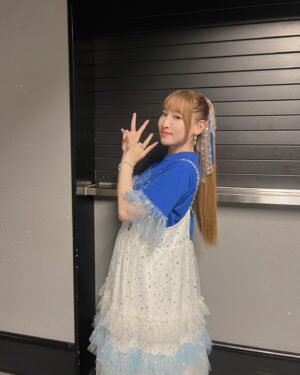 Yoshino Nanjo Instagram - Animelo Summer Live 2024 -Stargazer-
2024/09/01
さいたまスーパーアリーナ
⁡
・・・
⁡
アニサマでした〜！
fripSideコラボ Secret Operation
⁡
グリザイアメドレー
（サヨナラの惑星アニサマver.〜涙流るるまま）
閃 -Sen-
⁡
衣装はfripとのコラボもあったのでSecret Operationでの衣装でした！
⁡
この髪色の明るさでのロングポニテはひょっとして初？？やっぱロングはテンションあがりますね！
ケア大変すぎて地毛でのばすのは無理だけど😂
もちろん嘘毛です！！
⁡
アンコール衣装は、また可愛いジャンスカ作ってもらいました〜！ジャニトラツアーの時の色違いです🥳🌿
⁡
久々のアニサマでしたが、見知ったお顔がたくさんでおしゃべりするのに時間が足りないくらいでした〜笑
⁡
みなさんとのお写真も！
⁡
⁡
📸まずはダンサーさん！
MaiMaiとMarinoさん！
かっこいい閃 -Sen-をありがとうございました！
まいまいはベストの下にNツアーTシャツ仕込んでくれてた🤣
⁡
📸コラボした現fripのひーちゃんとまおまお〜
どんどん進化してく2人のステージカッコ良かったですねー！コラボも楽しかった〜！satさんとバンドさんと写真撮るのすっかり忘れてました😇
#阿部寿世 ちゃん
#上杉真央 ちゃん
#fripSide
⁡
📸みのりん✨
美しかった〜！カッコ良かった〜！可愛かった〜👼
みのりんいてくれて本当に癒されたし安心できました〜！一緒の日で嬉しかったなあ！
#茅原実里 さん
⁡
📸ともちゃん！
久しぶりに会えて嬉しかった〜！
いつも元気なともちゃんはエネルギーに満ち満ちてて、大きな存在に思えてるから、並んだ時に自分より小柄さんだったことに改めて驚きを隠せなかった🤣昨日も元気もらったーーーっっ！
#黒沢ともよ ちゃん
⁡
📸しょーたくん
写真撮りましょーって言ってくれたんだけど（ありがとう🙏）あまりにも美しすぎたのでアー写っぽく撮ろうよ〜って提案したところめっちゃ乗ってくれて楽しかった笑 いやわたしも笑顔じゃないので撮れば良かった！！！
#蒼井翔太 くん
⁡
📸姉妹ず😇にゃーちゃん美春ちゃん
可愛い姉妹が移動してたので誘拐して写真撮ってきました笑 言うことハモるし笑い方おんなじだしで可愛すぎまして、ご両親に感謝をお伝えくださいとコメントするただの変な人になってしまいましたありがとう尊いよ‥
#鈴木愛奈 ちゃん
#花井美春 ちゃん
⁡
📸ゆーまくん
りなちゃんが可愛いって話とff14の話をずっとしていました笑 
#内田雄馬 くん
⁡
⁡
タイミング悪くスマホ持ってなくて写真とれなかったけど、（土屋）李央ちゃんともお話できて楽しかった〜✨
⁡
⁡
ステージもとにかく熱くて、アニサマはずっとこの熱量なんだなあとしみじみしてしまいました。
TRUEさんがオールラインナップ前の整列中に、夏が終わっちゃったなぁってポツリと言っていたのがお綺麗で儚くてなんとも印象的でした。
⁡
⁡
⁡
次はABEMAアニメ祭り「上坂すみれプレゼンツ大人女子博」かな？！どんなイベントになるんだろー笑 たのしみ！
⁡
⁡
おまけ
まいまいとメイクのことみさんが笑いながらなんか撮ってるなーと思ったらこれ笑
⁡
・・・
⁡
ヘアメイク @1129kotomi ことみさん
スタイリスト 前田千佳子さん