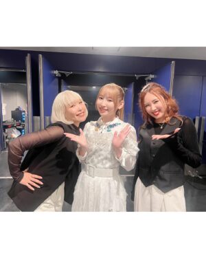 Yoshino Nanjo Instagram - Animelo Summer Live 2024 -Stargazer-
2024/09/01
さいたまスーパーアリーナ
⁡
・・・
⁡
アニサマでした〜！
fripSideコラボ Secret Operation
⁡
グリザイアメドレー
（サヨナラの惑星アニサマver.〜涙流るるまま）
閃 -Sen-
⁡
衣装はfripとのコラボもあったのでSecret Operationでの衣装でした！
⁡
この髪色の明るさでのロングポニテはひょっとして初？？やっぱロングはテンションあがりますね！
ケア大変すぎて地毛でのばすのは無理だけど😂
もちろん嘘毛です！！
⁡
アンコール衣装は、また可愛いジャンスカ作ってもらいました〜！ジャニトラツアーの時の色違いです🥳🌿
⁡
久々のアニサマでしたが、見知ったお顔がたくさんでおしゃべりするのに時間が足りないくらいでした〜笑
⁡
みなさんとのお写真も！
⁡
⁡
📸まずはダンサーさん！
MaiMaiとMarinoさん！
かっこいい閃 -Sen-をありがとうございました！
まいまいはベストの下にNツアーTシャツ仕込んでくれてた🤣
⁡
📸コラボした現fripのひーちゃんとまおまお〜
どんどん進化してく2人のステージカッコ良かったですねー！コラボも楽しかった〜！satさんとバンドさんと写真撮るのすっかり忘れてました😇
#阿部寿世 ちゃん
#上杉真央 ちゃん
#fripSide
⁡
📸みのりん✨
美しかった〜！カッコ良かった〜！可愛かった〜👼
みのりんいてくれて本当に癒されたし安心できました〜！一緒の日で嬉しかったなあ！
#茅原実里 さん
⁡
📸ともちゃん！
久しぶりに会えて嬉しかった〜！
いつも元気なともちゃんはエネルギーに満ち満ちてて、大きな存在に思えてるから、並んだ時に自分より小柄さんだったことに改めて驚きを隠せなかった🤣昨日も元気もらったーーーっっ！
#黒沢ともよ ちゃん
⁡
📸しょーたくん
写真撮りましょーって言ってくれたんだけど（ありがとう🙏）あまりにも美しすぎたのでアー写っぽく撮ろうよ〜って提案したところめっちゃ乗ってくれて楽しかった笑 いやわたしも笑顔じゃないので撮れば良かった！！！
#蒼井翔太 くん
⁡
📸姉妹ず😇にゃーちゃん美春ちゃん
可愛い姉妹が移動してたので誘拐して写真撮ってきました笑 言うことハモるし笑い方おんなじだしで可愛すぎまして、ご両親に感謝をお伝えくださいとコメントするただの変な人になってしまいましたありがとう尊いよ‥
#鈴木愛奈 ちゃん
#花井美春 ちゃん
⁡
📸ゆーまくん
りなちゃんが可愛いって話とff14の話をずっとしていました笑 
#内田雄馬 くん
⁡
⁡
タイミング悪くスマホ持ってなくて写真とれなかったけど、（土屋）李央ちゃんともお話できて楽しかった〜✨
⁡
⁡
ステージもとにかく熱くて、アニサマはずっとこの熱量なんだなあとしみじみしてしまいました。
TRUEさんがオールラインナップ前の整列中に、夏が終わっちゃったなぁってポツリと言っていたのがお綺麗で儚くてなんとも印象的でした。
⁡
⁡
⁡
次はABEMAアニメ祭り「上坂すみれプレゼンツ大人女子博」かな？！どんなイベントになるんだろー笑 たのしみ！
⁡
⁡
おまけ
まいまいとメイクのことみさんが笑いながらなんか撮ってるなーと思ったらこれ笑
⁡
・・・
⁡
ヘアメイク @1129kotomi ことみさん
スタイリスト 前田千佳子さん