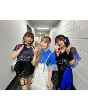 Yoshino Nanjo Instagram - Animelo Summer Live 2024 -Stargazer-
2024/09/01
さいたまスーパーアリーナ
⁡
・・・
⁡
アニサマでした〜！
fripSideコラボ Secret Operation
⁡
グリザイアメドレー
（サヨナラの惑星アニサマver.〜涙流るるまま）
閃 -Sen-
⁡
衣装はfripとのコラボもあったのでSecret Operationでの衣装でした！
⁡
この髪色の明るさでのロングポニテはひょっとして初？？やっぱロングはテンションあがりますね！
ケア大変すぎて地毛でのばすのは無理だけど😂
もちろん嘘毛です！！
⁡
アンコール衣装は、また可愛いジャンスカ作ってもらいました〜！ジャニトラツアーの時の色違いです🥳🌿
⁡
久々のアニサマでしたが、見知ったお顔がたくさんでおしゃべりするのに時間が足りないくらいでした〜笑
⁡
みなさんとのお写真も！
⁡
⁡
📸まずはダンサーさん！
MaiMaiとMarinoさん！
かっこいい閃 -Sen-をありがとうございました！
まいまいはベストの下にNツアーTシャツ仕込んでくれてた🤣
⁡
📸コラボした現fripのひーちゃんとまおまお〜
どんどん進化してく2人のステージカッコ良かったですねー！コラボも楽しかった〜！satさんとバンドさんと写真撮るのすっかり忘れてました😇
#阿部寿世 ちゃん
#上杉真央 ちゃん
#fripSide
⁡
📸みのりん✨
美しかった〜！カッコ良かった〜！可愛かった〜👼
みのりんいてくれて本当に癒されたし安心できました〜！一緒の日で嬉しかったなあ！
#茅原実里 さん
⁡
📸ともちゃん！
久しぶりに会えて嬉しかった〜！
いつも元気なともちゃんはエネルギーに満ち満ちてて、大きな存在に思えてるから、並んだ時に自分より小柄さんだったことに改めて驚きを隠せなかった🤣昨日も元気もらったーーーっっ！
#黒沢ともよ ちゃん
⁡
📸しょーたくん
写真撮りましょーって言ってくれたんだけど（ありがとう🙏）あまりにも美しすぎたのでアー写っぽく撮ろうよ〜って提案したところめっちゃ乗ってくれて楽しかった笑 いやわたしも笑顔じゃないので撮れば良かった！！！
#蒼井翔太 くん
⁡
📸姉妹ず😇にゃーちゃん美春ちゃん
可愛い姉妹が移動してたので誘拐して写真撮ってきました笑 言うことハモるし笑い方おんなじだしで可愛すぎまして、ご両親に感謝をお伝えくださいとコメントするただの変な人になってしまいましたありがとう尊いよ‥
#鈴木愛奈 ちゃん
#花井美春 ちゃん
⁡
📸ゆーまくん
りなちゃんが可愛いって話とff14の話をずっとしていました笑 
#内田雄馬 くん
⁡
⁡
タイミング悪くスマホ持ってなくて写真とれなかったけど、（土屋）李央ちゃんともお話できて楽しかった〜✨
⁡
⁡
ステージもとにかく熱くて、アニサマはずっとこの熱量なんだなあとしみじみしてしまいました。
TRUEさんがオールラインナップ前の整列中に、夏が終わっちゃったなぁってポツリと言っていたのがお綺麗で儚くてなんとも印象的でした。
⁡
⁡
⁡
次はABEMAアニメ祭り「上坂すみれプレゼンツ大人女子博」かな？！どんなイベントになるんだろー笑 たのしみ！
⁡
⁡
おまけ
まいまいとメイクのことみさんが笑いながらなんか撮ってるなーと思ったらこれ笑
⁡
・・・
⁡
ヘアメイク @1129kotomi ことみさん
スタイリスト 前田千佳子さん