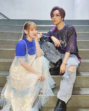 Yoshino Nanjo Instagram - Animelo Summer Live 2024 -Stargazer-
2024/09/01
さいたまスーパーアリーナ
⁡
・・・
⁡
アニサマでした〜！
fripSideコラボ Secret Operation
⁡
グリザイアメドレー
（サヨナラの惑星アニサマver.〜涙流るるまま）
閃 -Sen-
⁡
衣装はfripとのコラボもあったのでSecret Operationでの衣装でした！
⁡
この髪色の明るさでのロングポニテはひょっとして初？？やっぱロングはテンションあがりますね！
ケア大変すぎて地毛でのばすのは無理だけど😂
もちろん嘘毛です！！
⁡
アンコール衣装は、また可愛いジャンスカ作ってもらいました〜！ジャニトラツアーの時の色違いです🥳🌿
⁡
久々のアニサマでしたが、見知ったお顔がたくさんでおしゃべりするのに時間が足りないくらいでした〜笑
⁡
みなさんとのお写真も！
⁡
⁡
📸まずはダンサーさん！
MaiMaiとMarinoさん！
かっこいい閃 -Sen-をありがとうございました！
まいまいはベストの下にNツアーTシャツ仕込んでくれてた🤣
⁡
📸コラボした現fripのひーちゃんとまおまお〜
どんどん進化してく2人のステージカッコ良かったですねー！コラボも楽しかった〜！satさんとバンドさんと写真撮るのすっかり忘れてました😇
#阿部寿世 ちゃん
#上杉真央 ちゃん
#fripSide
⁡
📸みのりん✨
美しかった〜！カッコ良かった〜！可愛かった〜👼
みのりんいてくれて本当に癒されたし安心できました〜！一緒の日で嬉しかったなあ！
#茅原実里 さん
⁡
📸ともちゃん！
久しぶりに会えて嬉しかった〜！
いつも元気なともちゃんはエネルギーに満ち満ちてて、大きな存在に思えてるから、並んだ時に自分より小柄さんだったことに改めて驚きを隠せなかった🤣昨日も元気もらったーーーっっ！
#黒沢ともよ ちゃん
⁡
📸しょーたくん
写真撮りましょーって言ってくれたんだけど（ありがとう🙏）あまりにも美しすぎたのでアー写っぽく撮ろうよ〜って提案したところめっちゃ乗ってくれて楽しかった笑 いやわたしも笑顔じゃないので撮れば良かった！！！
#蒼井翔太 くん
⁡
📸姉妹ず😇にゃーちゃん美春ちゃん
可愛い姉妹が移動してたので誘拐して写真撮ってきました笑 言うことハモるし笑い方おんなじだしで可愛すぎまして、ご両親に感謝をお伝えくださいとコメントするただの変な人になってしまいましたありがとう尊いよ‥
#鈴木愛奈 ちゃん
#花井美春 ちゃん
⁡
📸ゆーまくん
りなちゃんが可愛いって話とff14の話をずっとしていました笑 
#内田雄馬 くん
⁡
⁡
タイミング悪くスマホ持ってなくて写真とれなかったけど、（土屋）李央ちゃんともお話できて楽しかった〜✨
⁡
⁡
ステージもとにかく熱くて、アニサマはずっとこの熱量なんだなあとしみじみしてしまいました。
TRUEさんがオールラインナップ前の整列中に、夏が終わっちゃったなぁってポツリと言っていたのがお綺麗で儚くてなんとも印象的でした。
⁡
⁡
⁡
次はABEMAアニメ祭り「上坂すみれプレゼンツ大人女子博」かな？！どんなイベントになるんだろー笑 たのしみ！
⁡
⁡
おまけ
まいまいとメイクのことみさんが笑いながらなんか撮ってるなーと思ったらこれ笑
⁡
・・・
⁡
ヘアメイク @1129kotomi ことみさん
スタイリスト 前田千佳子さん
