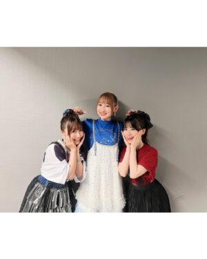 Yoshino Nanjo Instagram - Animelo Summer Live 2024 -Stargazer-
2024/09/01
さいたまスーパーアリーナ
⁡
・・・
⁡
アニサマでした〜！
fripSideコラボ Secret Operation
⁡
グリザイアメドレー
（サヨナラの惑星アニサマver.〜涙流るるまま）
閃 -Sen-
⁡
衣装はfripとのコラボもあったのでSecret Operationでの衣装でした！
⁡
この髪色の明るさでのロングポニテはひょっとして初？？やっぱロングはテンションあがりますね！
ケア大変すぎて地毛でのばすのは無理だけど😂
もちろん嘘毛です！！
⁡
アンコール衣装は、また可愛いジャンスカ作ってもらいました〜！ジャニトラツアーの時の色違いです🥳🌿
⁡
久々のアニサマでしたが、見知ったお顔がたくさんでおしゃべりするのに時間が足りないくらいでした〜笑
⁡
みなさんとのお写真も！
⁡
⁡
📸まずはダンサーさん！
MaiMaiとMarinoさん！
かっこいい閃 -Sen-をありがとうございました！
まいまいはベストの下にNツアーTシャツ仕込んでくれてた🤣
⁡
📸コラボした現fripのひーちゃんとまおまお〜
どんどん進化してく2人のステージカッコ良かったですねー！コラボも楽しかった〜！satさんとバンドさんと写真撮るのすっかり忘れてました😇
#阿部寿世 ちゃん
#上杉真央 ちゃん
#fripSide
⁡
📸みのりん✨
美しかった〜！カッコ良かった〜！可愛かった〜👼
みのりんいてくれて本当に癒されたし安心できました〜！一緒の日で嬉しかったなあ！
#茅原実里 さん
⁡
📸ともちゃん！
久しぶりに会えて嬉しかった〜！
いつも元気なともちゃんはエネルギーに満ち満ちてて、大きな存在に思えてるから、並んだ時に自分より小柄さんだったことに改めて驚きを隠せなかった🤣昨日も元気もらったーーーっっ！
#黒沢ともよ ちゃん
⁡
📸しょーたくん
写真撮りましょーって言ってくれたんだけど（ありがとう🙏）あまりにも美しすぎたのでアー写っぽく撮ろうよ〜って提案したところめっちゃ乗ってくれて楽しかった笑 いやわたしも笑顔じゃないので撮れば良かった！！！
#蒼井翔太 くん
⁡
📸姉妹ず😇にゃーちゃん美春ちゃん
可愛い姉妹が移動してたので誘拐して写真撮ってきました笑 言うことハモるし笑い方おんなじだしで可愛すぎまして、ご両親に感謝をお伝えくださいとコメントするただの変な人になってしまいましたありがとう尊いよ‥
#鈴木愛奈 ちゃん
#花井美春 ちゃん
⁡
📸ゆーまくん
りなちゃんが可愛いって話とff14の話をずっとしていました笑 
#内田雄馬 くん
⁡
⁡
タイミング悪くスマホ持ってなくて写真とれなかったけど、（土屋）李央ちゃんともお話できて楽しかった〜✨
⁡
⁡
ステージもとにかく熱くて、アニサマはずっとこの熱量なんだなあとしみじみしてしまいました。
TRUEさんがオールラインナップ前の整列中に、夏が終わっちゃったなぁってポツリと言っていたのがお綺麗で儚くてなんとも印象的でした。
⁡
⁡
⁡
次はABEMAアニメ祭り「上坂すみれプレゼンツ大人女子博」かな？！どんなイベントになるんだろー笑 たのしみ！
⁡
⁡
おまけ
まいまいとメイクのことみさんが笑いながらなんか撮ってるなーと思ったらこれ笑
⁡
・・・
⁡
ヘアメイク @1129kotomi ことみさん
スタイリスト 前田千佳子さん