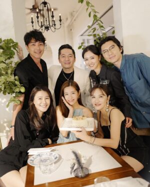 Yoyo Chen Instagram - 充滿歡樂的一個晚上
感謝你們為我慶生🎂♥️
謝謝 @christywo_official  @josephrodricklaw 
送我的生日驚喜✨
已經被愛包圍着
太幸福了！🥰🥰
@wongtsuiyu @edwinsiu @benontheroad @_bowiecheung 

#loveyo
#happybirthday 
#wearefriendsforlife
