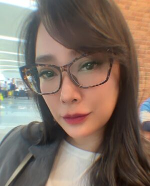 Yuanita Christiani Instagram - Tajam & terpercaya 😎😆
.
Kacamata badai ku amat cinta @sorayahylmi X @lunettes.de.soleil "SHAQI