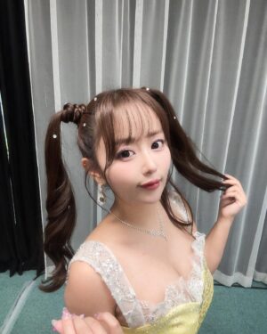 Yuka Iguchi Instagram - 💛🧡🤍
ナガノアニエラフェスタ2024
DAY 1 ありがとうございました！💎🫧
わたしは初めての屋外Fes！緊張しました〜！！
でも、とってもとってもたのしかったです！！！
盛り上げてくれて本当にありがとうございました！
青空の下でお顔がしっかりみれてうれしかったなあ🥰
#雨降らなくてよかったね！

皆さん、あしたもたのしんでください〜✨
脚のマッサージしてから寝るんですよぅ👵🏻

🎶

M1：Shining Star-☆-LOVE Letter
(Summer ver.) 
M2：Open Sesame！
M3：Prologue
M4：GYOZA
M5：Grow Slowly
M6：おなじ空の下で

hair and make @nozaking42 
stylist @mori_mori_moriya