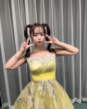 Yuka Iguchi Instagram - 💛🧡🤍
ナガノアニエラフェスタ2024
DAY 1 ありがとうございました！💎🫧
わたしは初めての屋外Fes！緊張しました〜！！
でも、とってもとってもたのしかったです！！！
盛り上げてくれて本当にありがとうございました！
青空の下でお顔がしっかりみれてうれしかったなあ🥰
#雨降らなくてよかったね！

皆さん、あしたもたのしんでください〜✨
脚のマッサージしてから寝るんですよぅ👵🏻

🎶

M1：Shining Star-☆-LOVE Letter
(Summer ver.) 
M2：Open Sesame！
M3：Prologue
M4：GYOZA
M5：Grow Slowly
M6：おなじ空の下で

hair and make @nozaking42 
stylist @mori_mori_moriya
