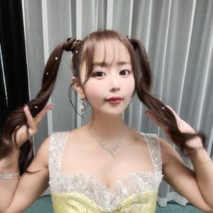 Yuka Iguchi Instagram - 💛🧡🤍
ナガノアニエラフェスタ2024
DAY 1 ありがとうございました！💎🫧
わたしは初めての屋外Fes！緊張しました〜！！
でも、とってもとってもたのしかったです！！！
盛り上げてくれて本当にありがとうございました！
青空の下でお顔がしっかりみれてうれしかったなあ🥰
#雨降らなくてよかったね！

皆さん、あしたもたのしんでください〜✨
脚のマッサージしてから寝るんですよぅ👵🏻

🎶

M1：Shining Star-☆-LOVE Letter
(Summer ver.) 
M2：Open Sesame！
M3：Prologue
M4：GYOZA
M5：Grow Slowly
M6：おなじ空の下で

hair and make @nozaking42 
stylist @mori_mori_moriya